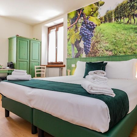 Locanda Il Cavallino Валеджо-суль-Минчо Экстерьер фото